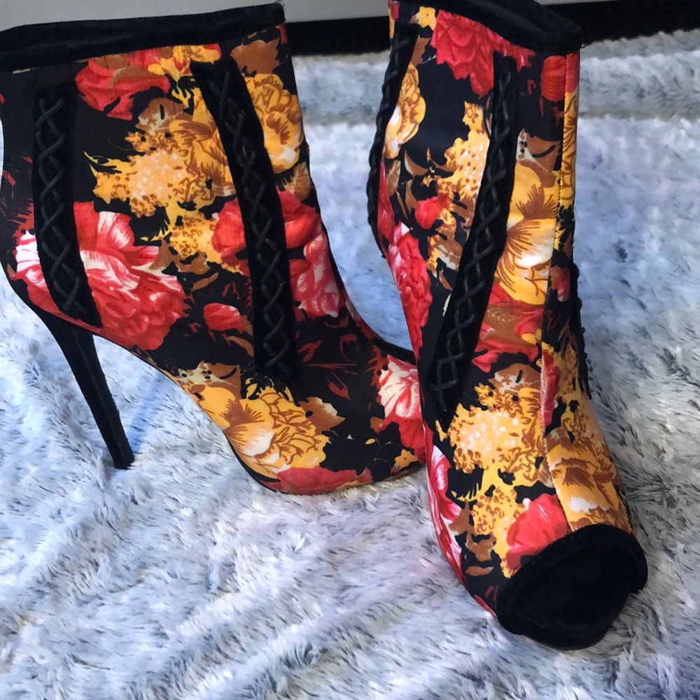 Heels - Picture 3 of 3